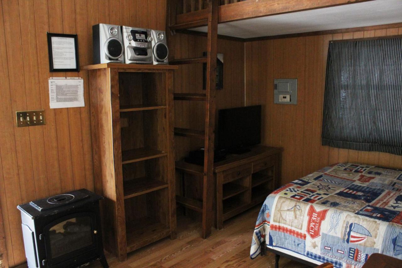 Berry Creek Cabins Bed and Breakfast Isabel Esterno foto